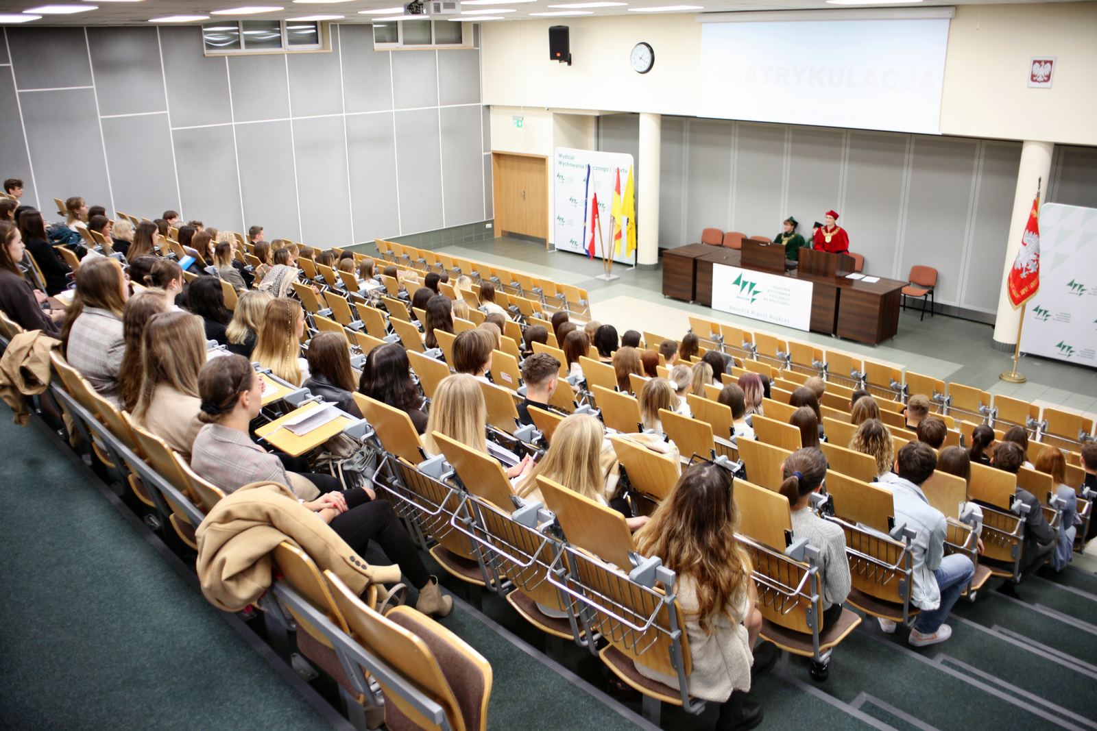 Zdjęcia z przebiegu immatrykulacji studentów II stopnia kierunków Terapia Zajęciowa i Kosmetologia w roku akademickimi 2022/2023