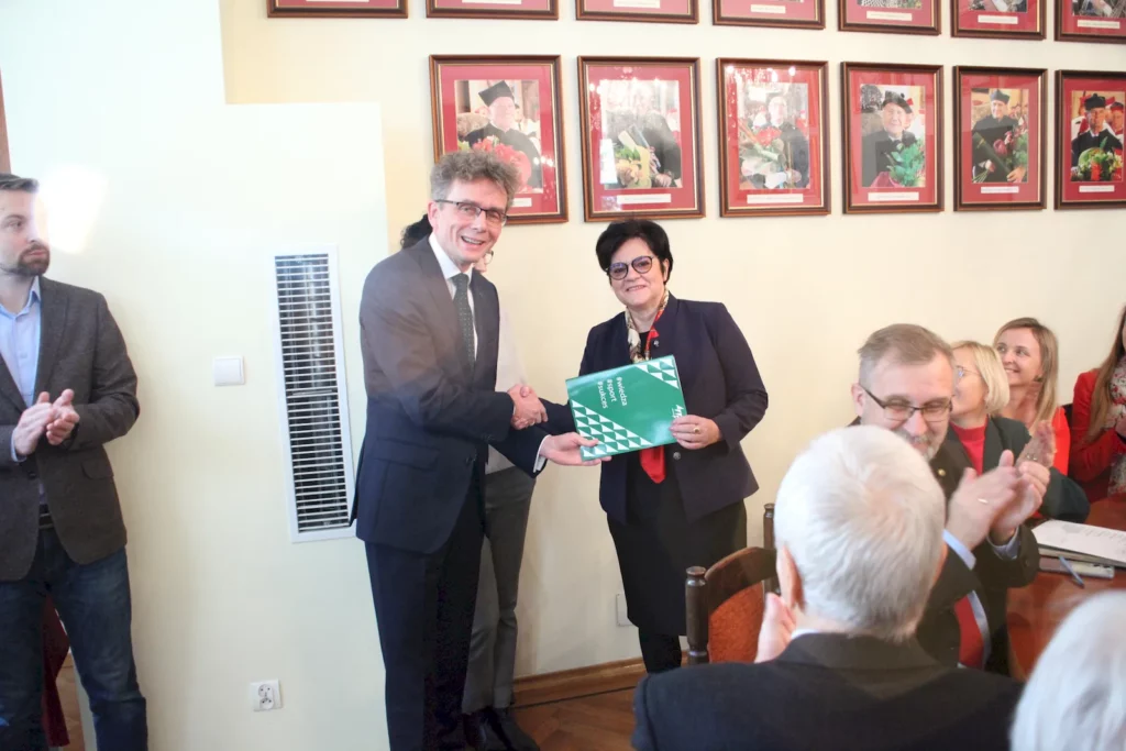 Wręczenie listów gratulacyjnych oraz nagród naukowych I i II stopnia