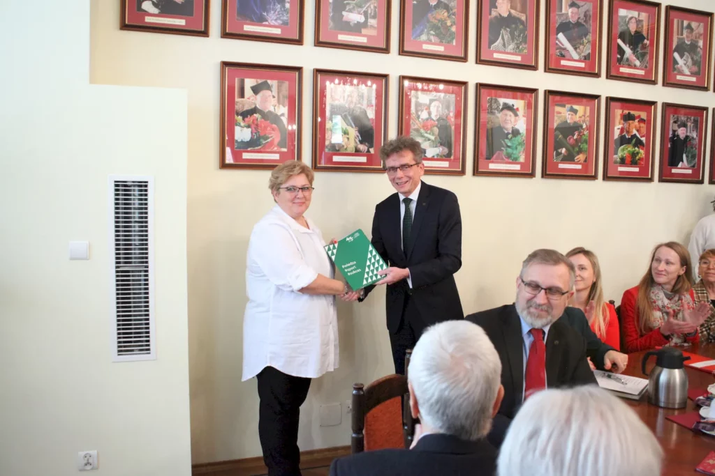 Wręczenie listów gratulacyjnych oraz nagród naukowych I i II stopnia