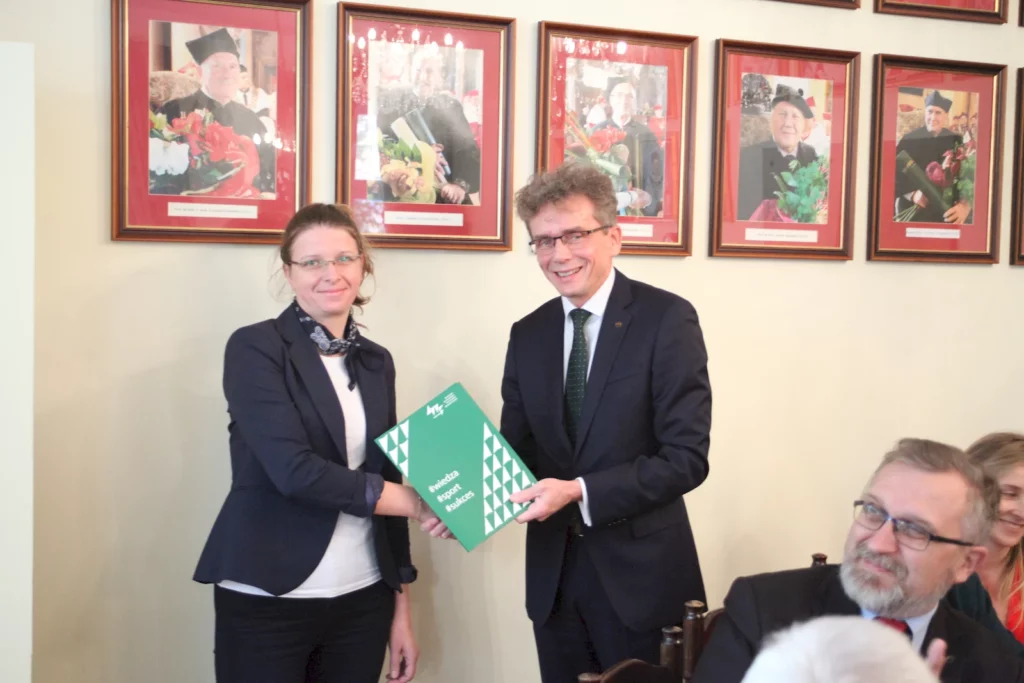 Wręczenie listów gratulacyjnych oraz nagród naukowych I i II stopnia