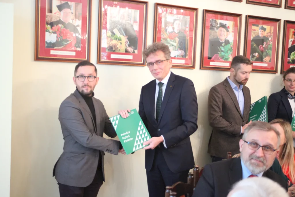 Wręczenie listów gratulacyjnych oraz nagród naukowych I i II stopnia