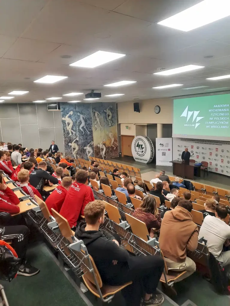 Spotkanie Ambasadora Janusza Jesionka, Prezesa Fundacji Kazimierza Górskiego z młodzieżą studentami i pracownikami Uczelni