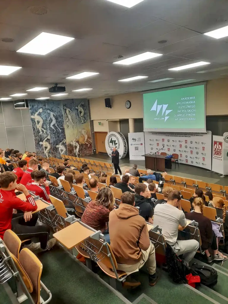 Spotkanie Ambasadora Janusza Jesionka, Prezesa Fundacji Kazimierza Górskiego z młodzieżą studentami i pracownikami Uczelni