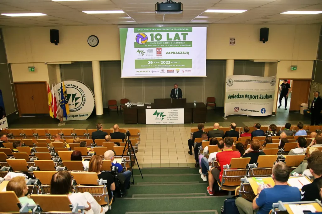 Fot. Łukasz Haraźny - Konferencja - 10 lat Siatkówki Dzieci i Młodzieży w AWF Wrocław i KS AZS-AWF Wrocław