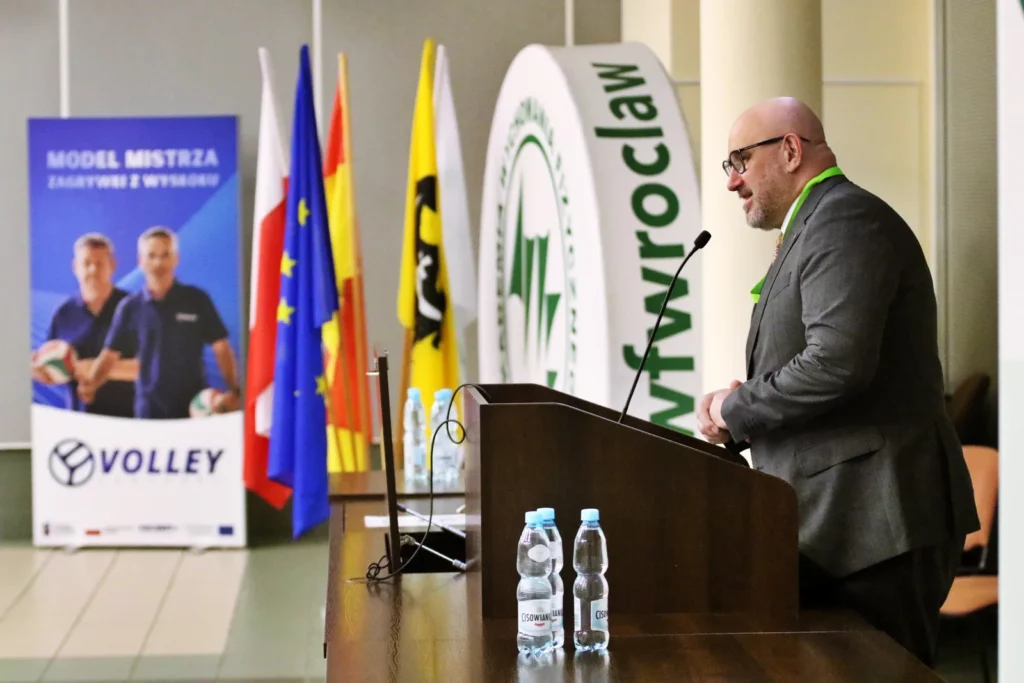 Fot. Łukasz Haraźny - Konferencja - 10 lat Siatkówki Dzieci i Młodzieży w AWF Wrocław i KS AZS-AWF Wrocław
