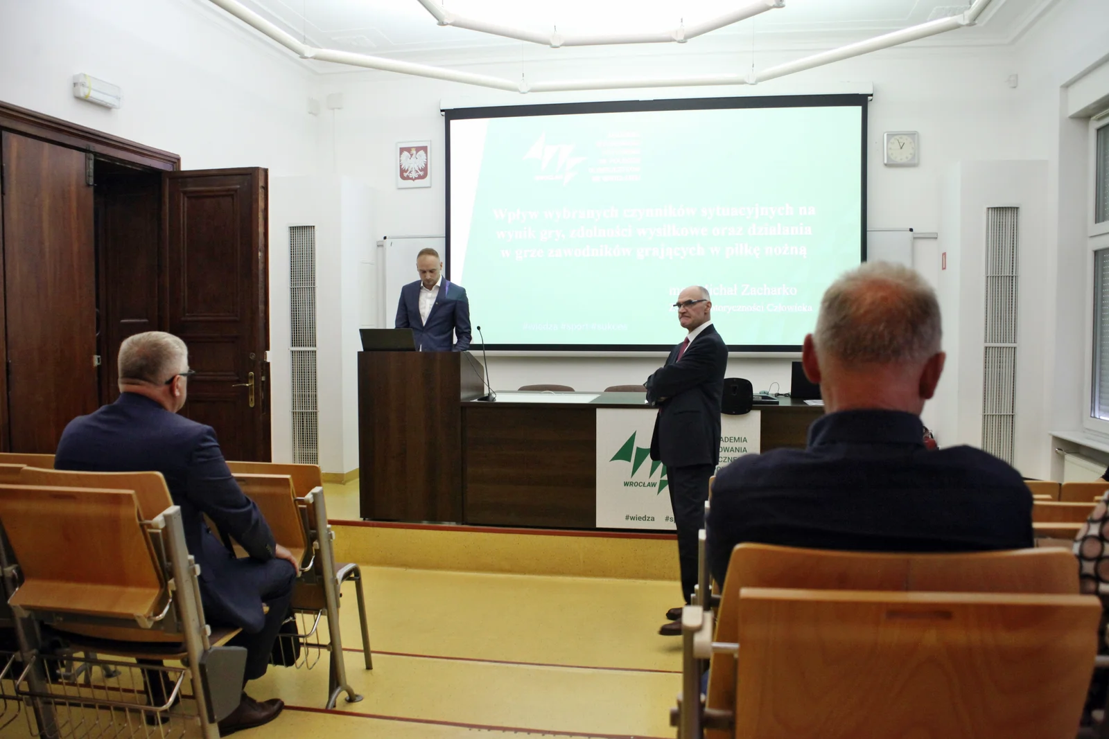 Fot. Adam Stępień - Obrona doktoratu pierwszego absolwenta Szkoły Doktorskiej Michała Zacharko