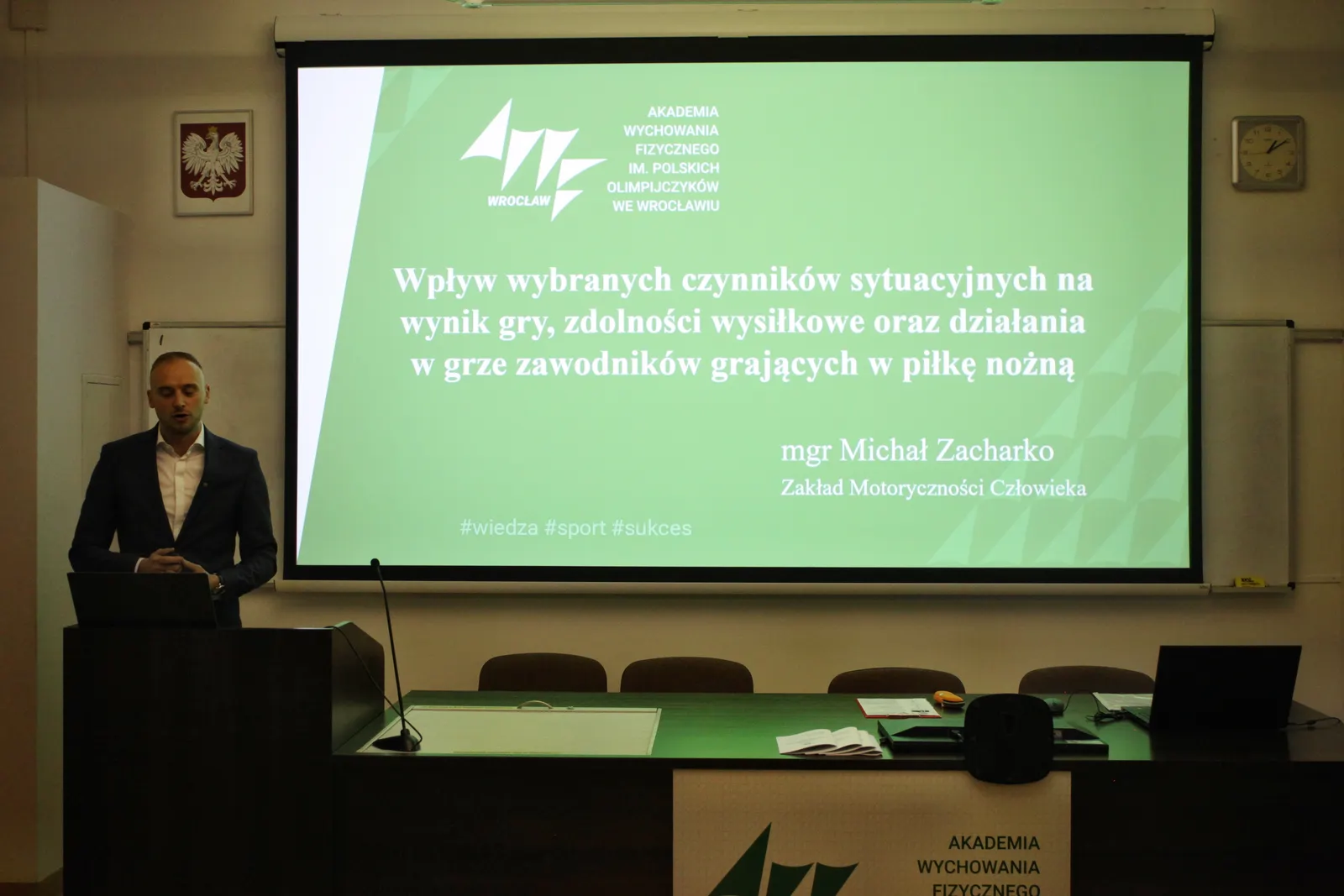 Fot. Adam Stępień - Obrona doktoratu pierwszego absolwenta Szkoły Doktorskiej Michała Zacharko