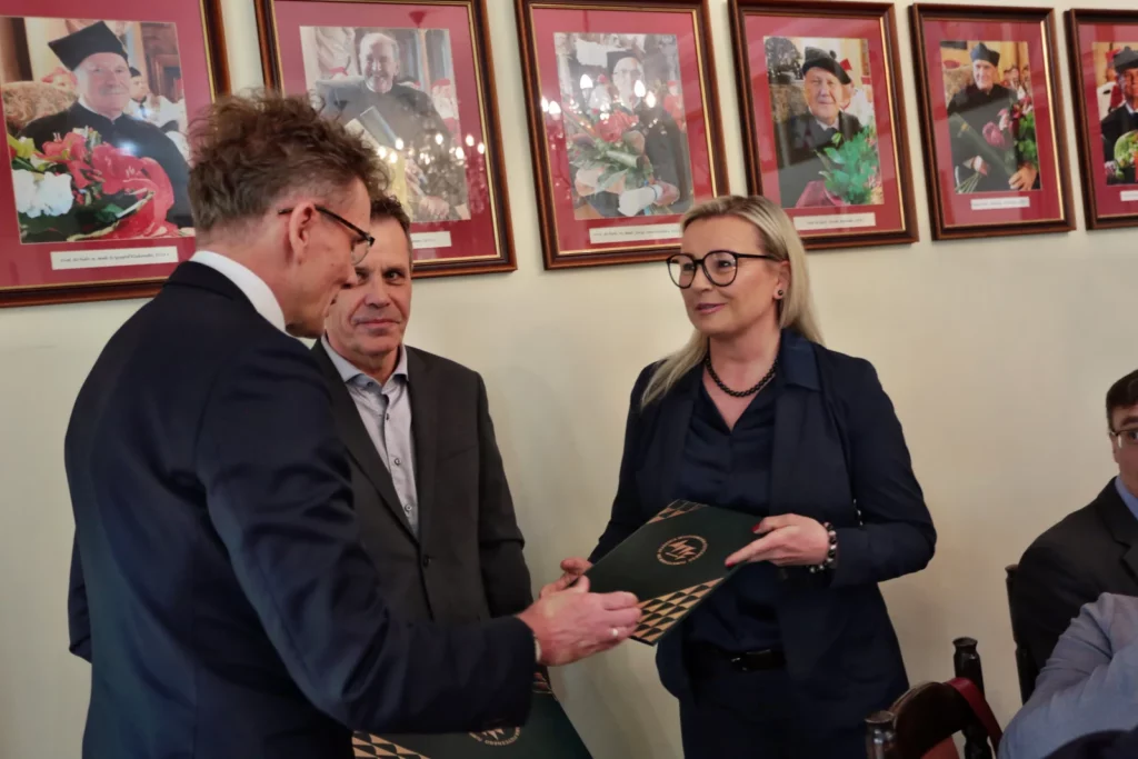 Fot. Andrzej Nowak - Posiedzenie Senatu AWF Wrocław - wręczenie nagród Rektora I stopnia