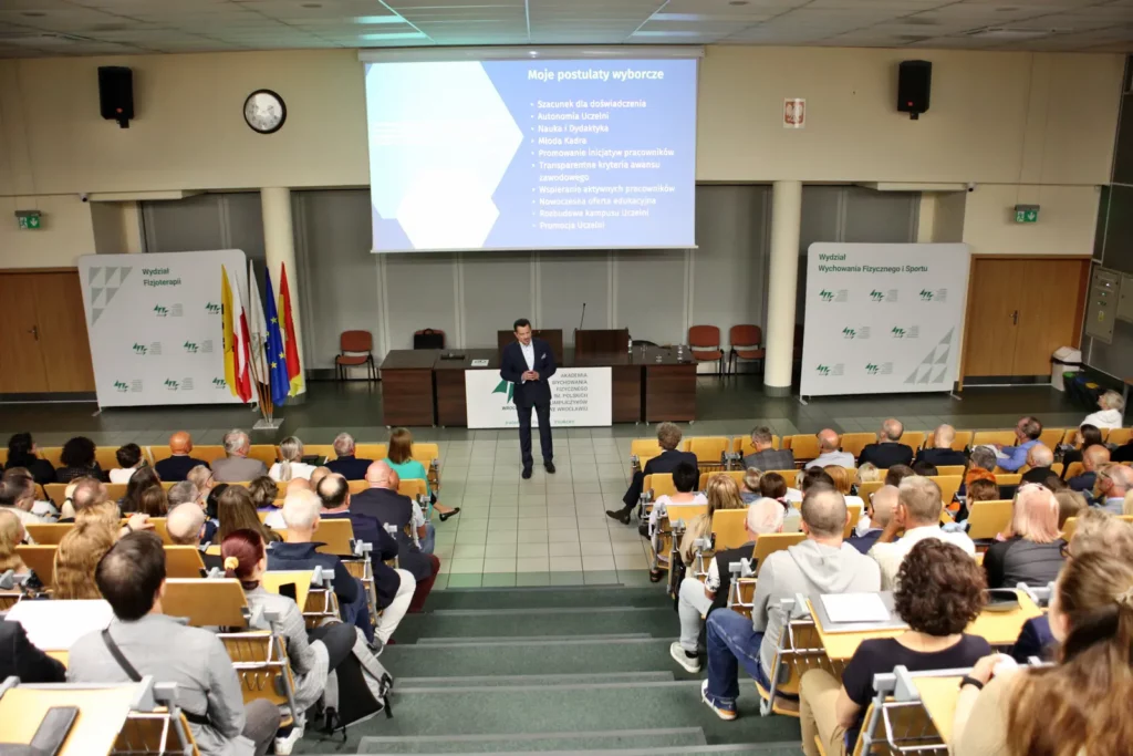 Fot. Adam Stępień - Spotkanie Rektora Elekta dr hab. Tadeusza Stefaniaka, prof. AWF z pracownikami Uczelni