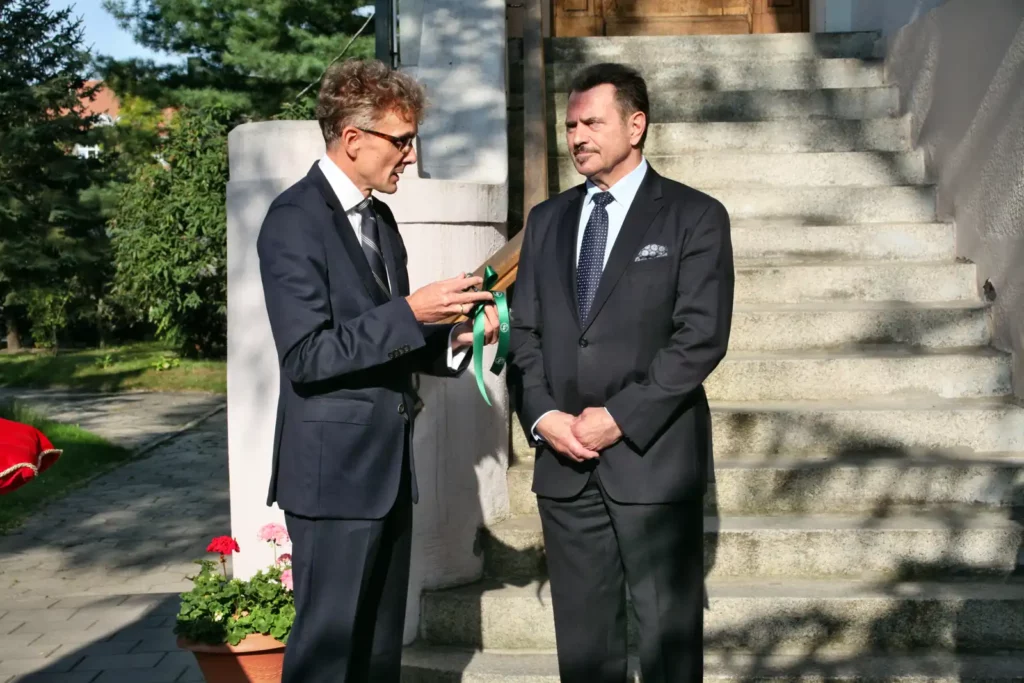 Fot. Adam Stępień - Klucze uczelni w nowych rękach 