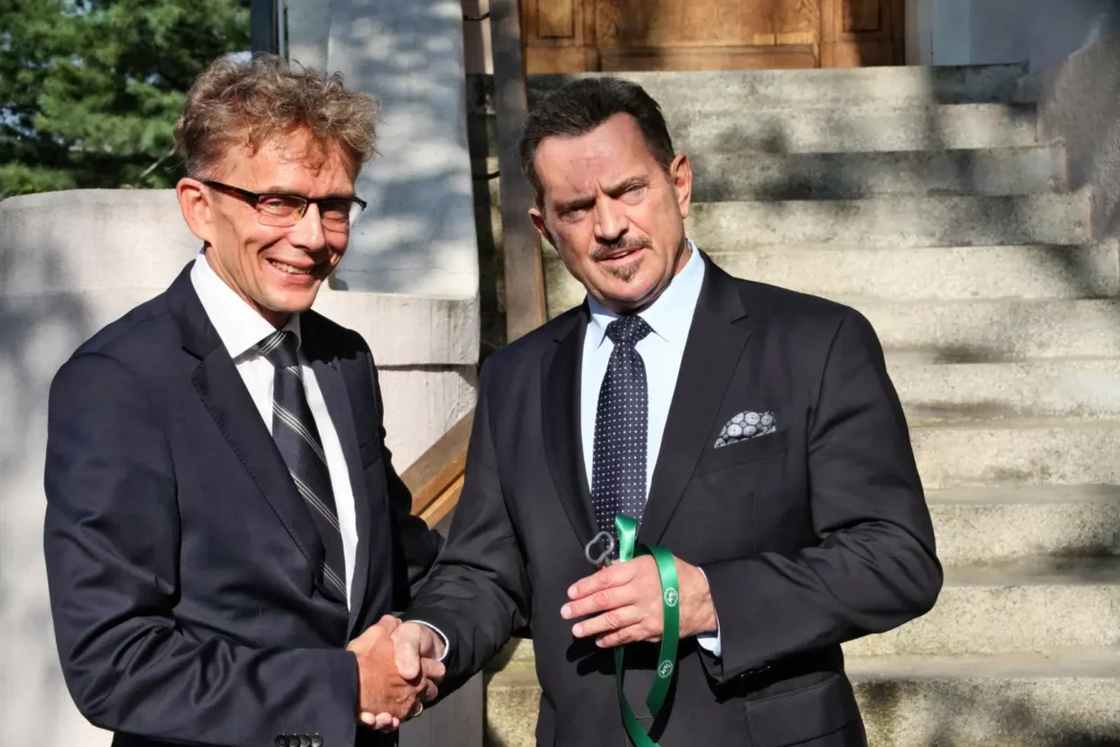Fot. Adam Stępień - Klucze uczelni w nowych rękach 