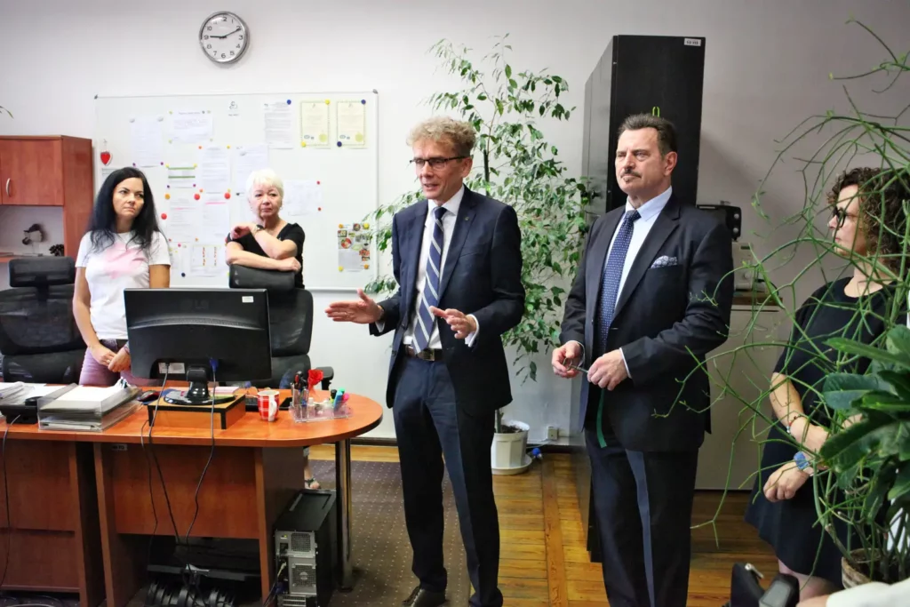 Fot. Adam Stępień - Klucze uczelni w nowych rękach 