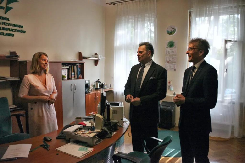 Fot. Adam Stępień - Klucze uczelni w nowych rękach 