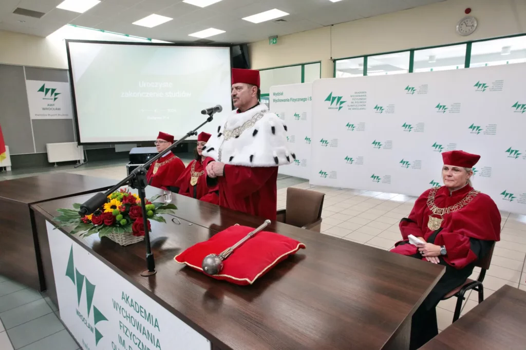 Fot. Adam Stępień - Wręczenie dyplomów absolwentom Akademii Wychowania Fizycznego im. Polskich Olimpijczyków we Wrocławiu 2024