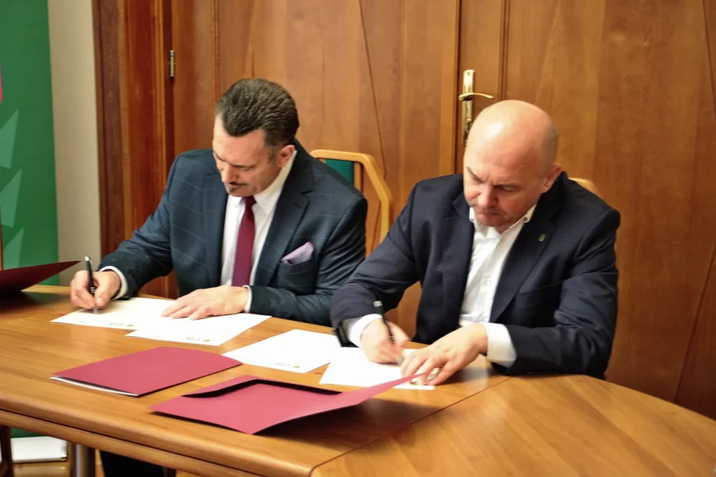 Fot. Adam Stępień - Podpisanie umowy o współpracy AWF Wrocław z Urzędem Marszałkowskim nad rozwojem dolnośląskiego sportu
