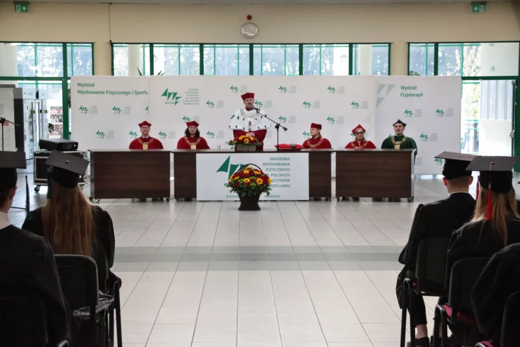 Fot. Adam Stępień - Wręczenie dyplomów absolwentom Akademii Wychowania Fizycznego im. Polskich Olimpijczyków we Wrocławiu 2024
