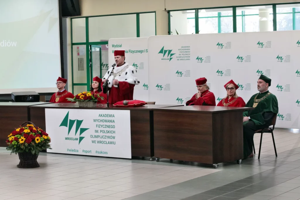 Fot. Adam Stępień - Wręczenie dyplomów absolwentom Akademii Wychowania Fizycznego im. Polskich Olimpijczyków we Wrocławiu 2024