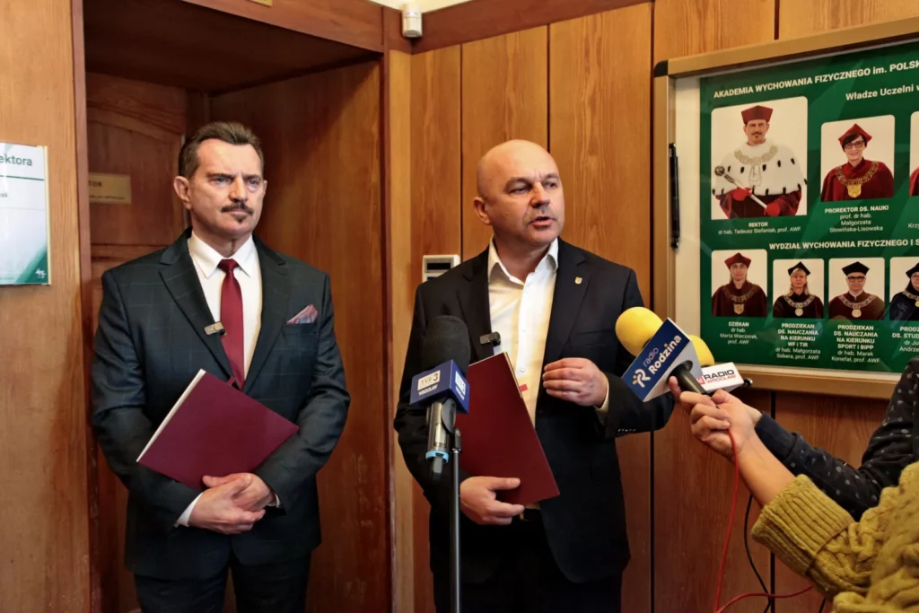 Fot. Adam Stępień - Podpisanie umowy o współpracy AWF Wrocław z Urzędem Marszałkowskim nad rozwojem dolnośląskiego sportu