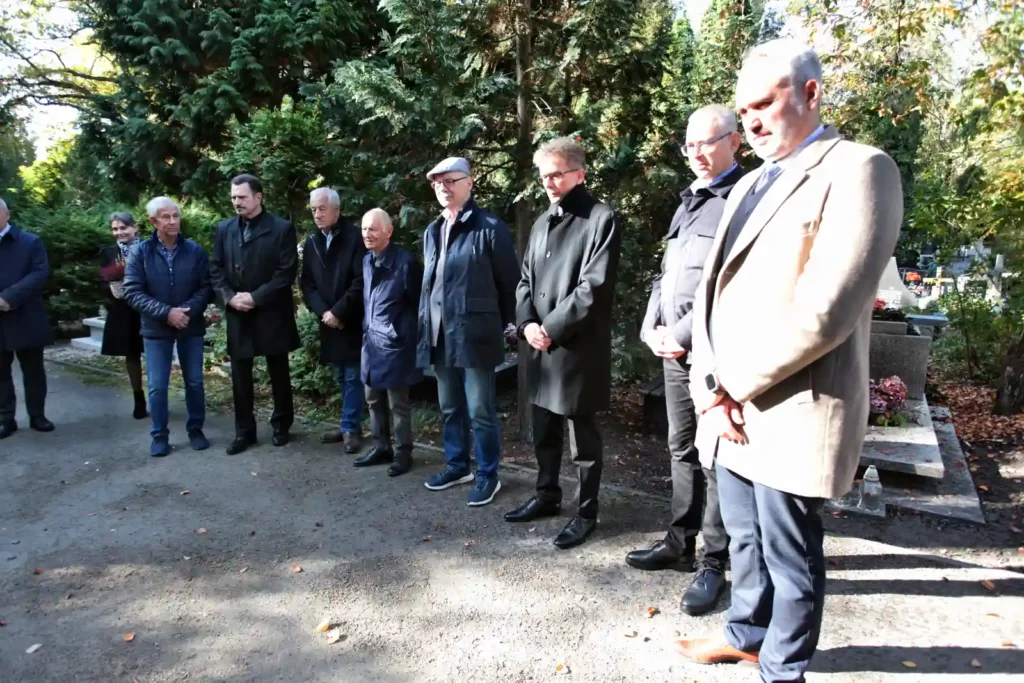 Fot. Adam Stępień - Złożenie kwiatów na grobach prof. Andrzeja Klisieckiego i prof. Zdzisława Zagrobelnego