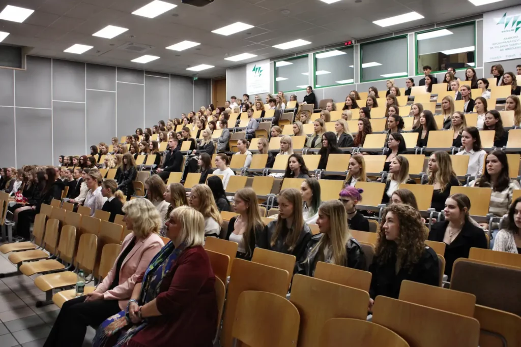 Fot. Adam Stępień - Immatrykulacja studentów rocznika 2024/2025 - Wydział Fizjoterapii, kierunek Kosmetologia i Terapia Zajęciowa
