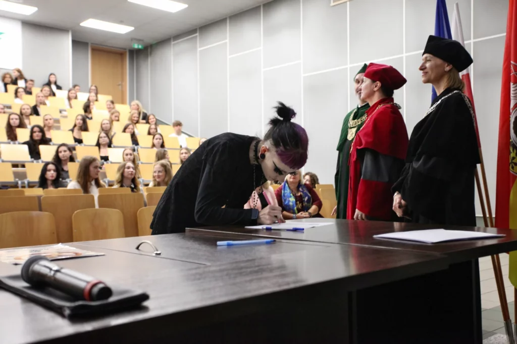 Fot. Adam Stępień - Immatrykulacja studentów rocznika 2024/2025 - Wydział Fizjoterapii, kierunek Kosmetologia i Terapia Zajęciowa