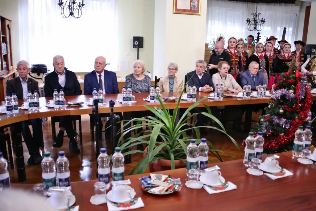 Fot. Adam Stępień - Spotkanie wigilijne z Seniorami Uczelni