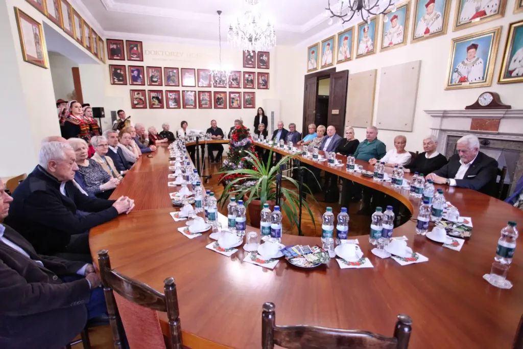 Fot. Adam Stępień - Spotkanie wigilijne z Seniorami Uczelni