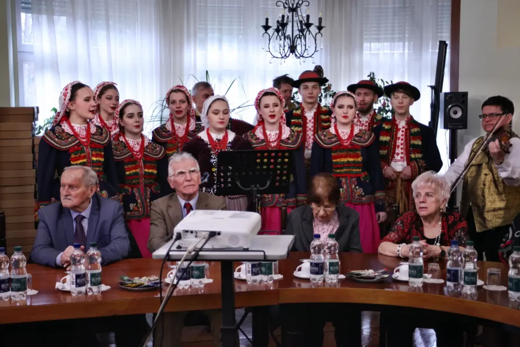 Fot. Adam Stępień - Spotkanie wigilijne z Seniorami Uczelni