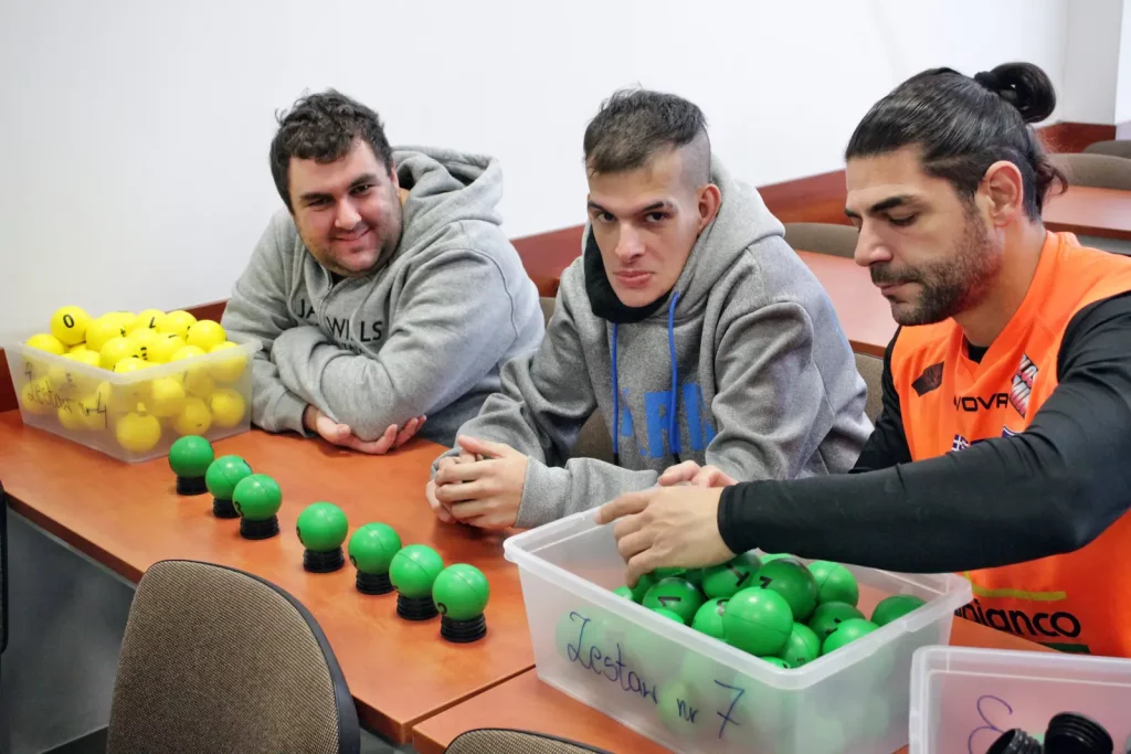 Fot. Adam Stępień - Wykorzystanie piłek EDUball w edukacji i terapii osób dorosłych z niepełnosprawnościami