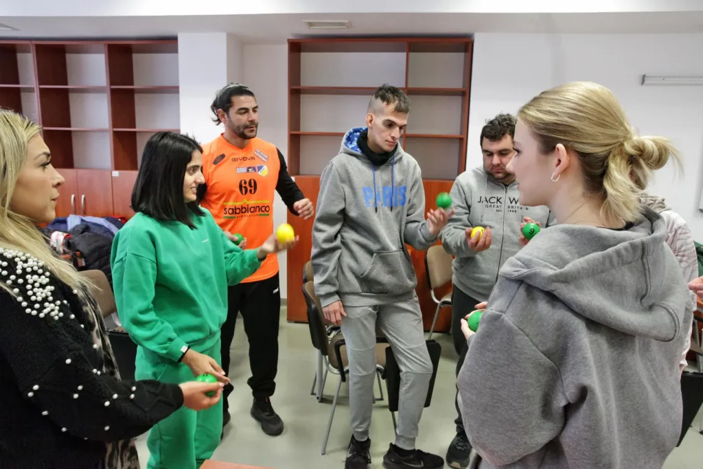 Fot. Adam Stępień - Wykorzystanie piłek EDUball w edukacji i terapii osób dorosłych z niepełnosprawnościami