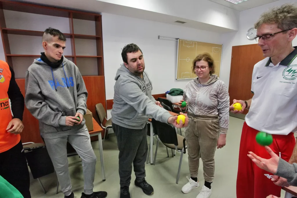 Fot. Adam Stępień - Wykorzystanie piłek EDUball w edukacji i terapii osób dorosłych z niepełnosprawnościami