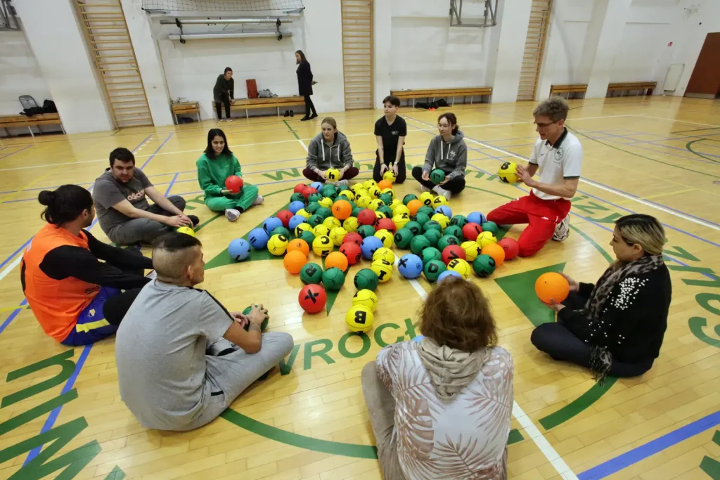 Fot. Adam Stępień - Wykorzystanie piłek EDUball w edukacji i terapii osób dorosłych z niepełnosprawnościami