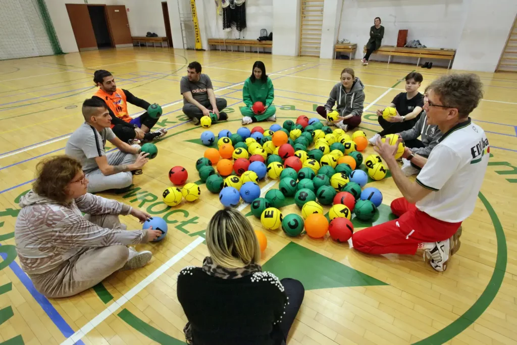 Fot. Adam Stępień - Wykorzystanie piłek EDUball w edukacji i terapii osób dorosłych z niepełnosprawnościami