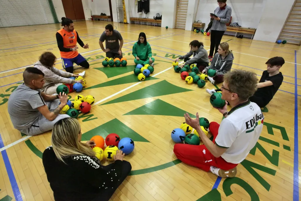 Fot. Adam Stępień - Wykorzystanie piłek EDUball w edukacji i terapii osób dorosłych z niepełnosprawnościami