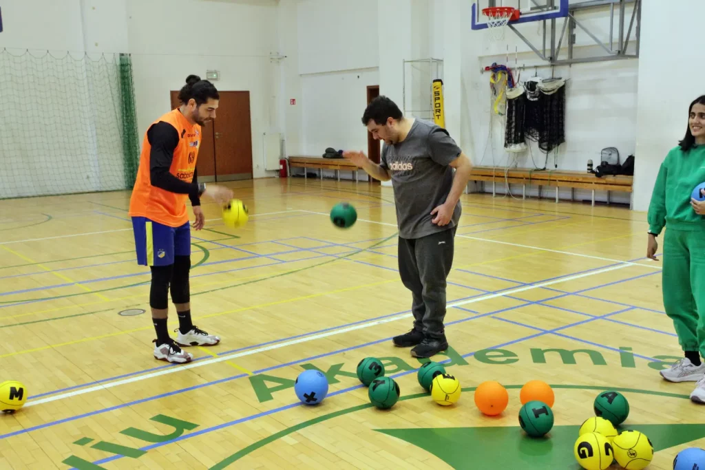 Fot. Adam Stępień - Wykorzystanie piłek EDUball w edukacji i terapii osób dorosłych z niepełnosprawnościami