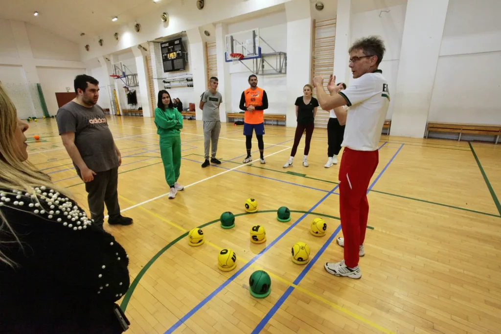 Fot. Adam Stępień - Wykorzystanie piłek EDUball w edukacji i terapii osób dorosłych z niepełnosprawnościami
