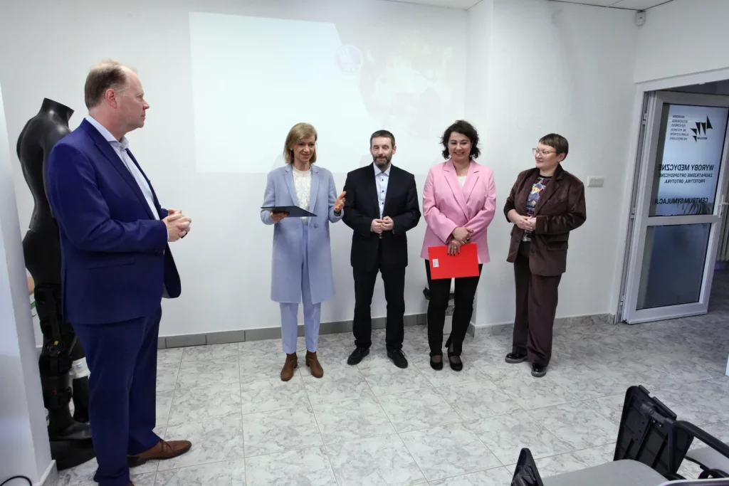 Fot. Adam Stępień - Otwarcie Sali symulacji "Podróży pacjenta z niepełnosprawnością"