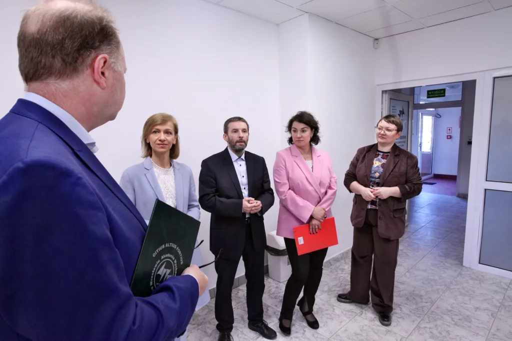 Fot. Adam Stępień - Otwarcie Sali symulacji "Podróży pacjenta z niepełnosprawnością"