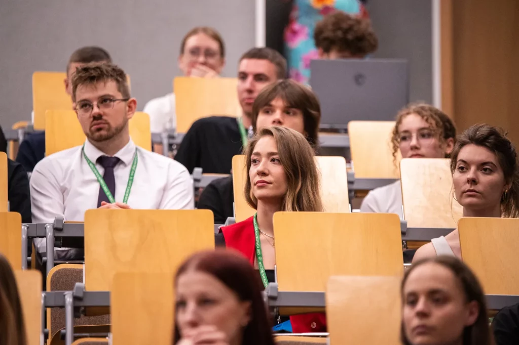 Relacja zdjęciowa z VIII Ogólnopolskiej Konferencji dla Młodych Naukowców „Wieczór Naukowca 2025 – Wokół Człowieka”