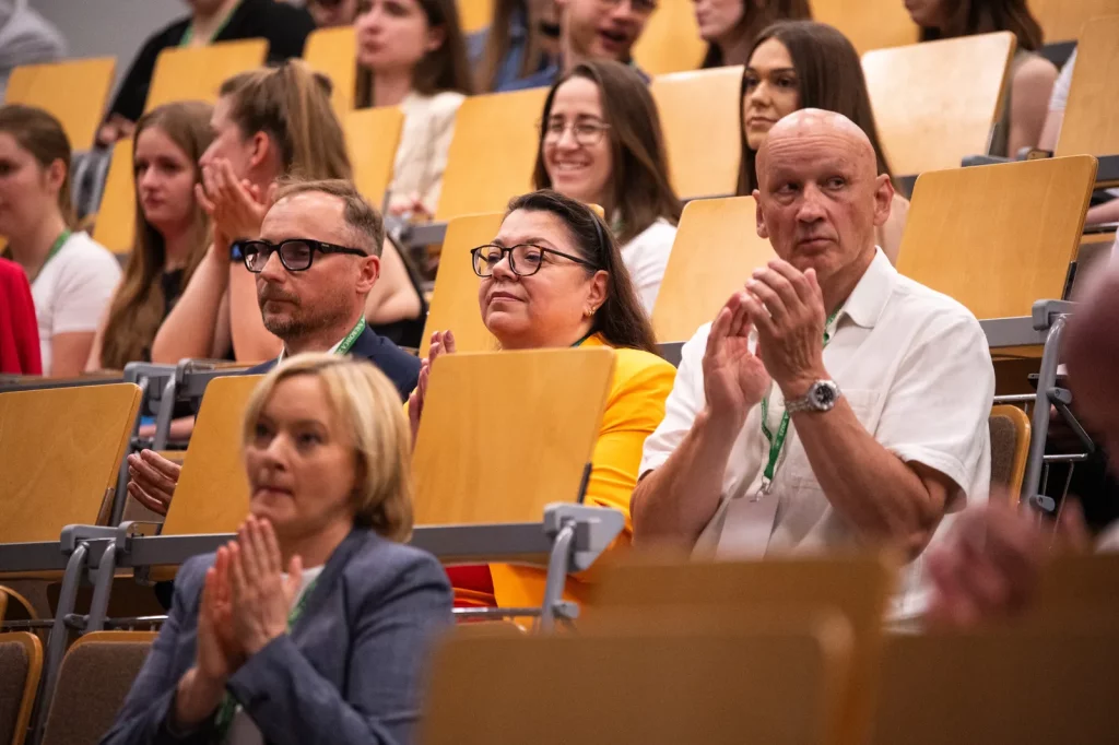 Relacja zdjęciowa z VIII Ogólnopolskiej Konferencji dla Młodych Naukowców „Wieczór Naukowca 2025 – Wokół Człowieka”