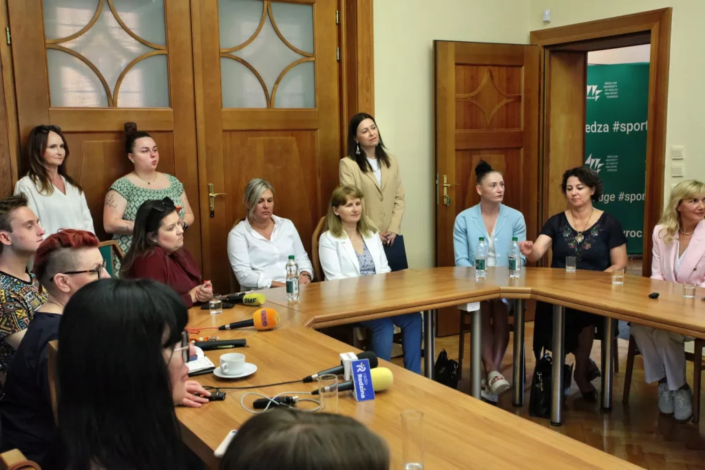 Relacja zdjęciowa z podpisania umowy patronackiej między AWF Wrocław a Zespołem Szkół Ekonomiczno-Ogólnokształcących
