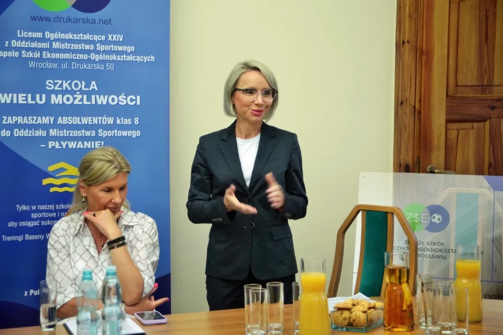 Relacja zdjęciowa z podpisania umowy patronackiej między AWF Wrocław a Zespołem Szkół Ekonomiczno-Ogólnokształcących