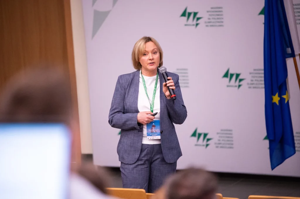 Relacja zdjęciowa z VIII Ogólnopolskiej Konferencji dla Młodych Naukowców „Wieczór Naukowca 2025 – Wokół Człowieka”