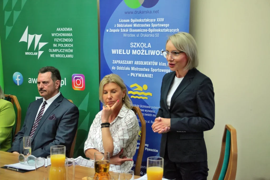 Relacja zdjęciowa z podpisania umowy patronackiej między AWF Wrocław a Zespołem Szkół Ekonomiczno-Ogólnokształcących