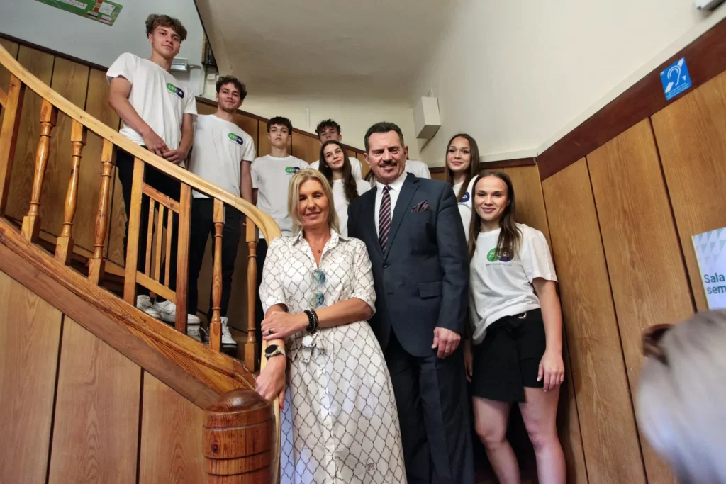 Relacja zdjęciowa z podpisania umowy patronackiej między AWF Wrocław a Zespołem Szkół Ekonomiczno-Ogólnokształcących