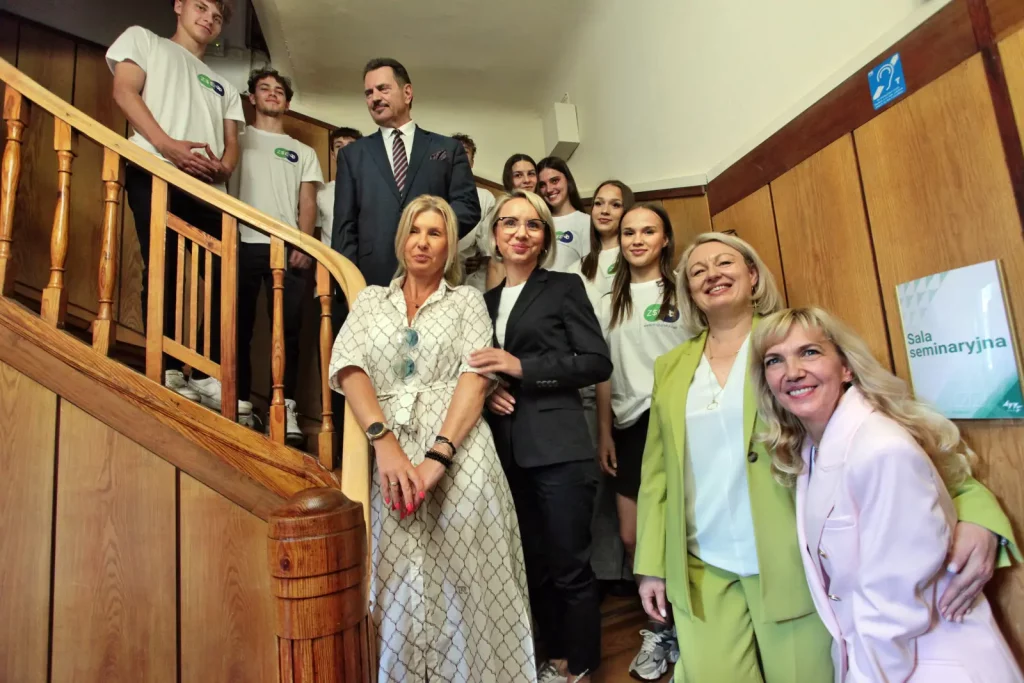 Relacja zdjęciowa z podpisania umowy patronackiej między AWF Wrocław a Zespołem Szkół Ekonomiczno-Ogólnokształcących