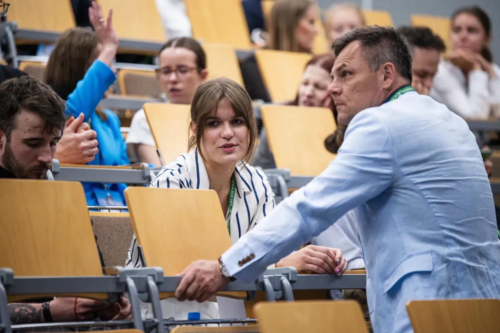 Relacja zdjęciowa z VIII Ogólnopolskiej Konferencji dla Młodych Naukowców „Wieczór Naukowca 2025 – Wokół Człowieka”