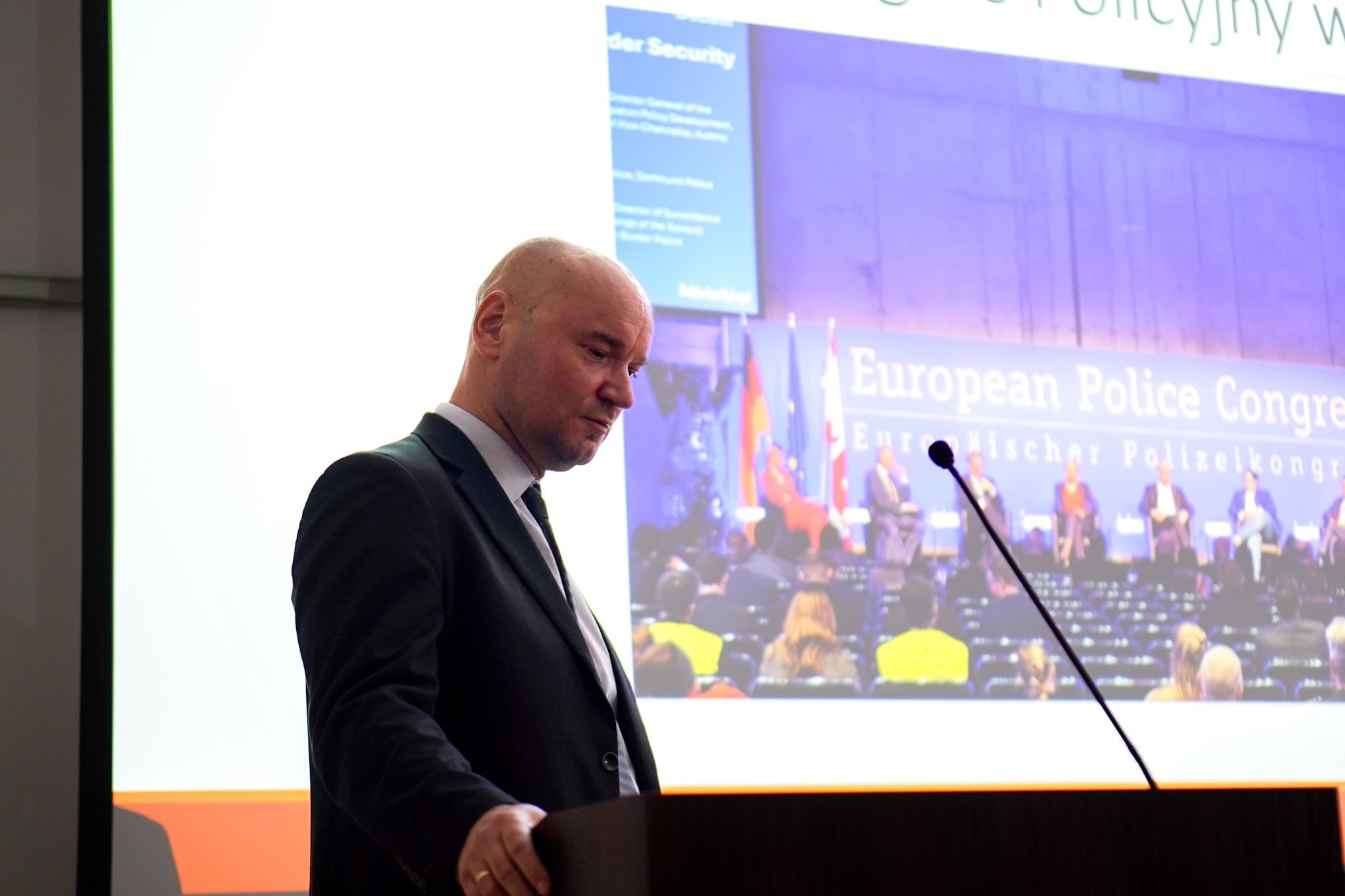 Studenci Bezpieczeństwa i Porządku Publicznego spotkali się z oficerem łącznikowym, mł. insp. Rafałem Hokuszem