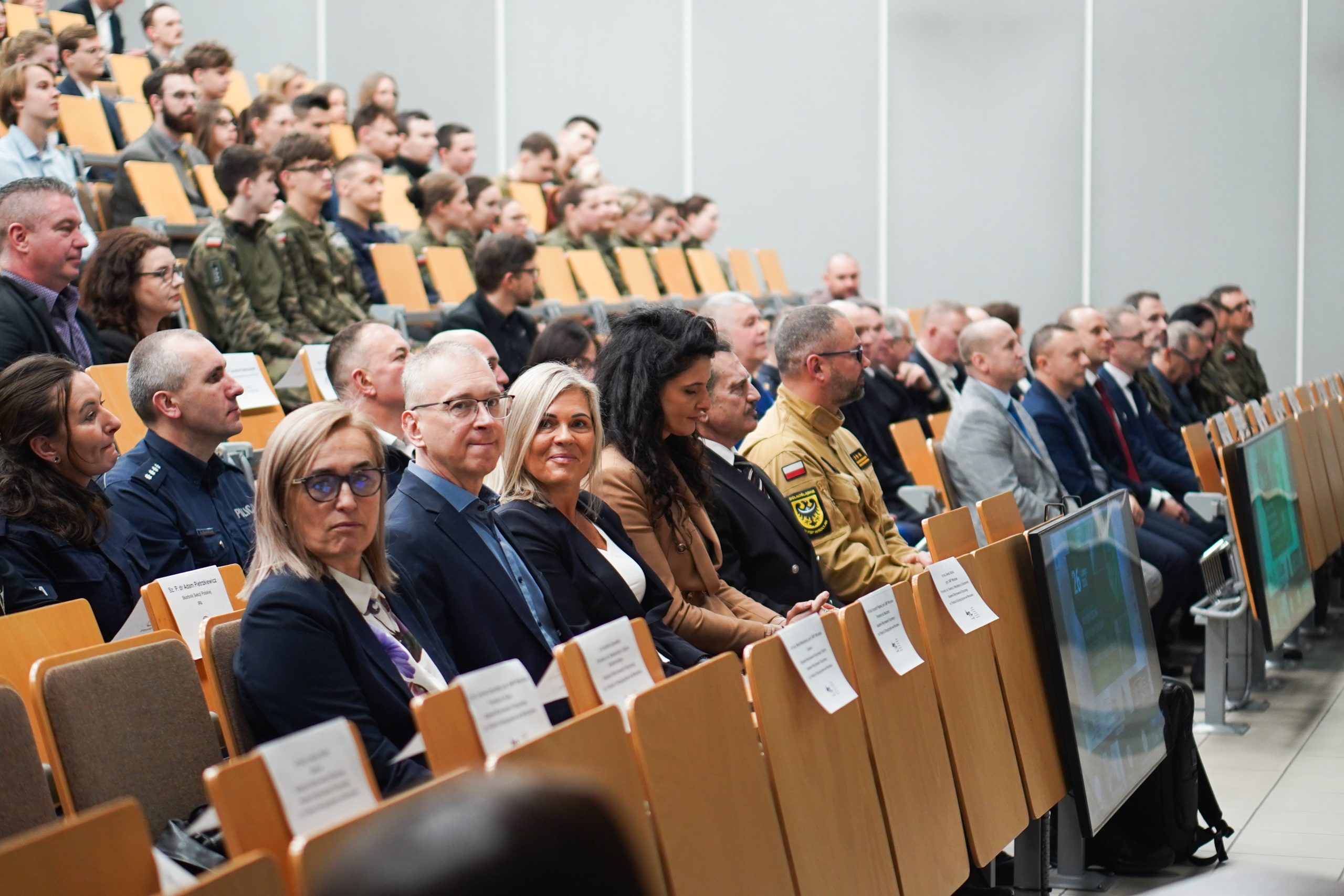 „Współczesne uwarunkowania bezpieczeństwa i porządku publicznego” – silny głos nauki i praktyki wobec realnych zagrożeń