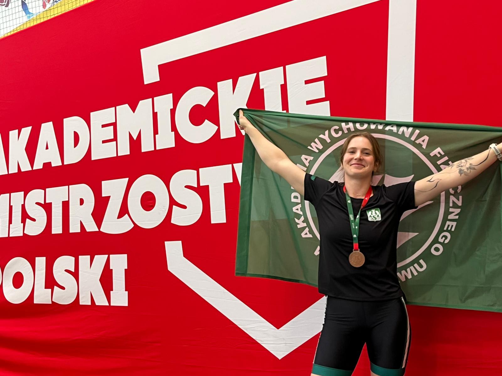 Julia Rajca brązową medalistką Akademickich Mistrzostw Polski w ergometrze wioślarskim.